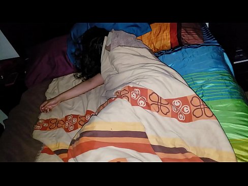 ❤️ Stepson dema ku di xew de ye, xatirê dayika xwe ya ciwan dike. ️❌ Vîdyoya porno li ku.moresexmovies.ru